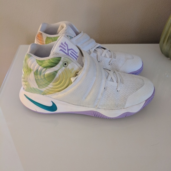 girls size 2 basketball shoes